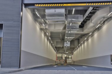 Plaza 'nın altında yer alan bir otopark