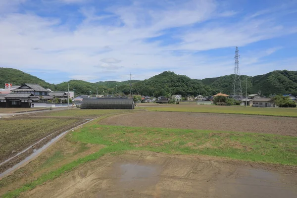 カントリー サイドの路面電車の窓から見る — ストック写真