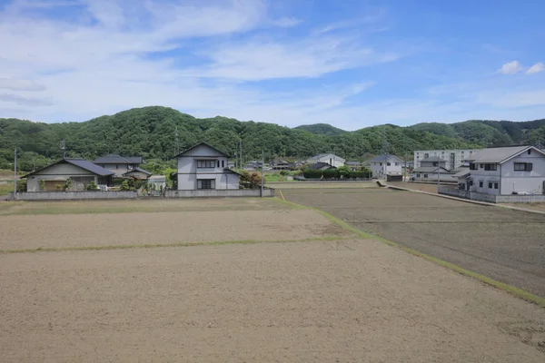 カントリー サイドの路面電車の窓から見る — ストック写真