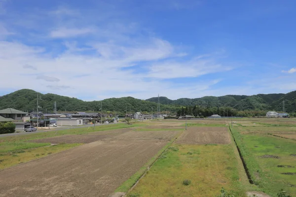 カントリー サイドの路面電車の窓から見る — ストック写真