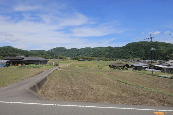 カントリー サイドの路面電車の窓から見る — ストック写真