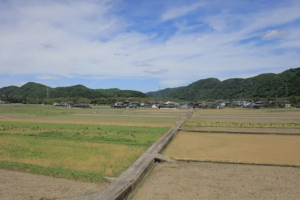 Ülke tarafında tramvay pencereden görüntüleme