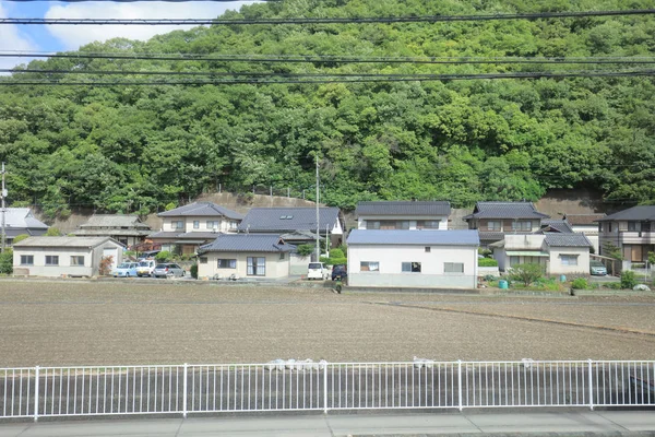 カントリー サイドの路面電車の窓から見る — ストック写真