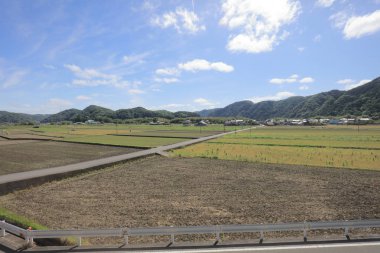 Ülke tarafında tramvay pencereden görüntüleme