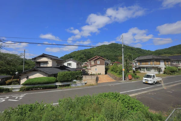 カントリー サイドの路面電車の窓から見る — ストック写真