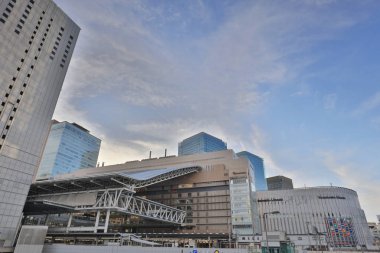 Umeda bölgesinde büyük Tren İstasyonu.