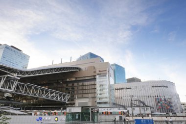Umeda bölgesinde büyük Tren İstasyonu.