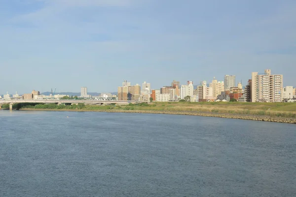 Osaka, Japonya manzarası Yodogawa Nehri üzerinde