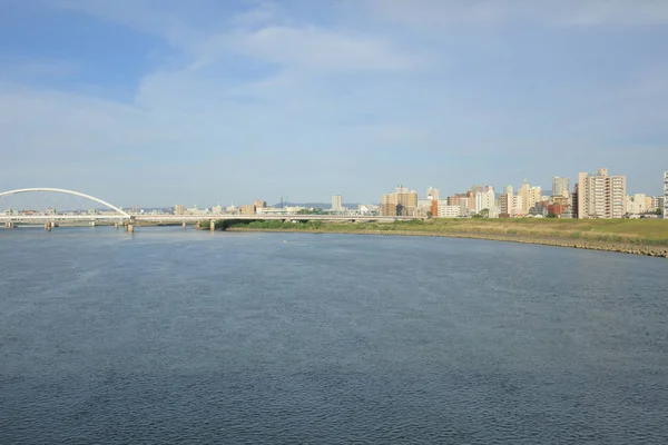 Osaka, Japonya manzarası Yodogawa Nehri üzerinde