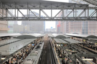 Osaka Japonya 'da işlek bir istasyon