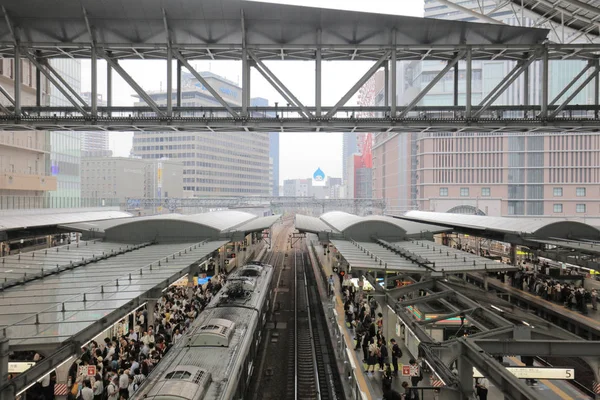 Osaka Japonya 'da işlek bir istasyon