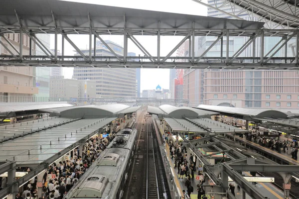 大阪日本で最もにぎやかな駅 — ストック写真