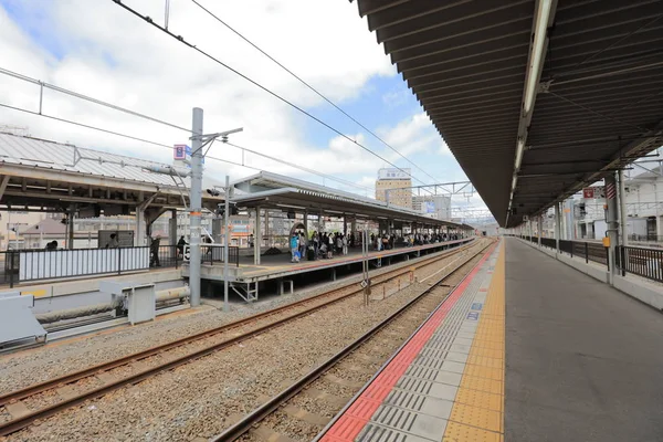 Пригородный Поезд Западно Японской Железнодорожной Компании — стоковое фото