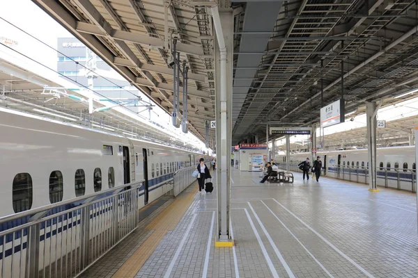 Trem Shinkansen Parando Estação Osaka — Fotografia de Stock