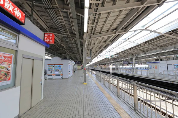 Ett Shinkansen Tåg Som Stannar Vid Stationen Osaka — Stockfoto