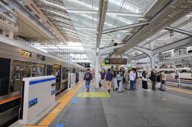 Japonya'nın Osaka Osaka İstasyonu.