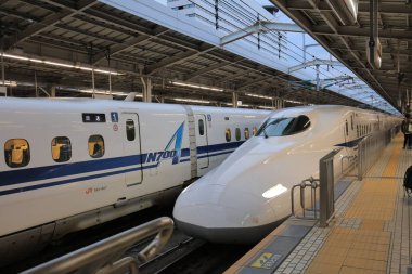 bir Shinkansen shin osaka istasyonunda tren