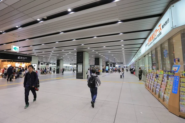 新大阪駅のホール — ストック写真