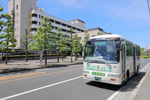 Belediye otobüsleri büyük toplu taşıma Tsuyama vardır 