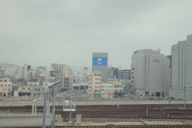 Japonya tramvay pencereden görüntüleme
