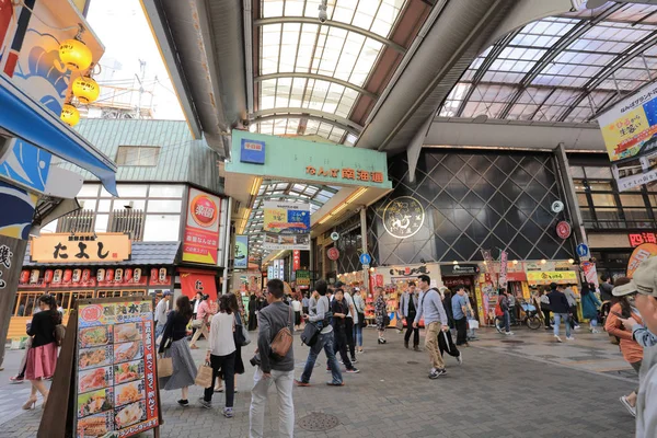 千日前道具商店街で人々 — ストック写真