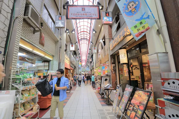 千日前道具商店街で人々 — ストック写真