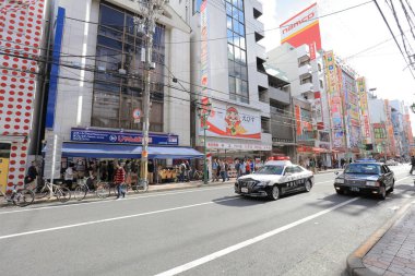 Denden Town Nipponbashi cadde boyunca alandır. 