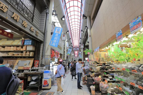 千日前道具商店街で人々 — ストック写真