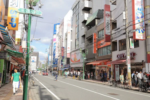 Denden Town Nipponbashi cadde boyunca alandır. 