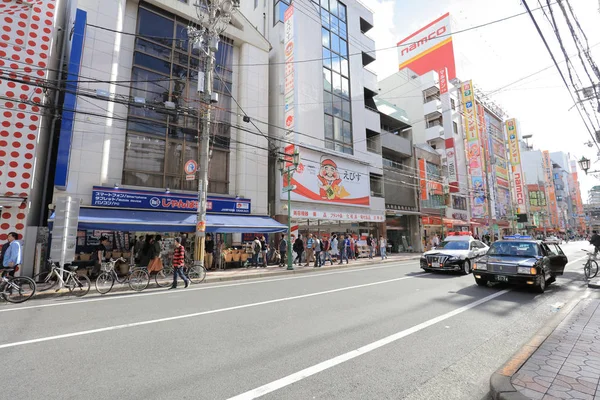 Denden Town Nipponbashi cadde boyunca alandır. 