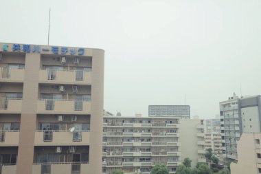 Japonya tramvay pencereden görüntüleme