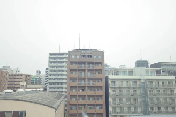 从日本的电车窗口看 — 图库照片