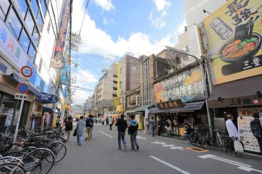 Denden Town Nipponbashi cadde boyunca alandır. 