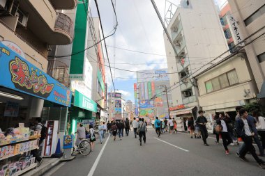 Denden Town Nipponbashi cadde boyunca alandır. 