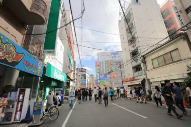 Denden Town Nipponbashi cadde boyunca alandır. 