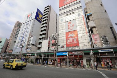 Denden Town Nipponbashi cadde boyunca alandır. 
