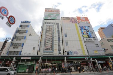 Denden Town Nipponbashi cadde boyunca alandır. 