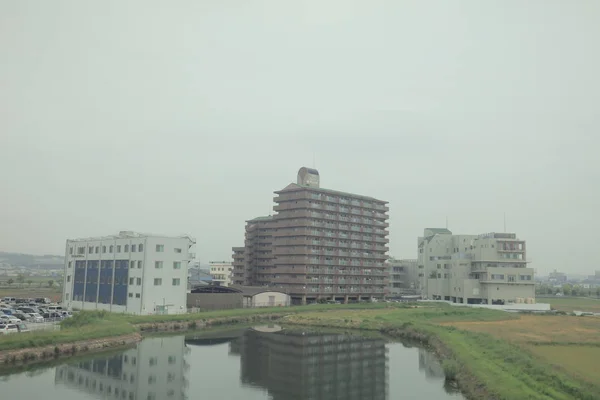 日本の路面電車の窓から見る — ストック写真