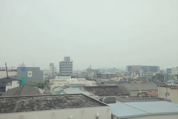 日本の路面電車の窓から見る — ストック写真