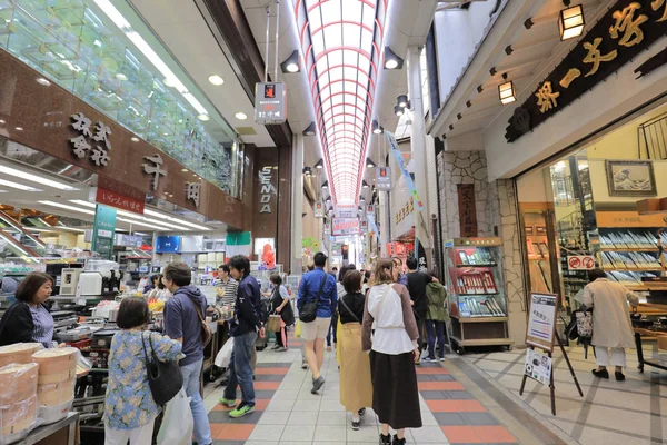Sennichimae Doguyasuji Arcade Alışveriş Dükkanında Insanlar — Stok fotoğraf