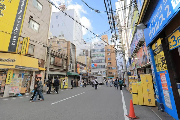 Denden Town Nipponbashi cadde boyunca alandır. 