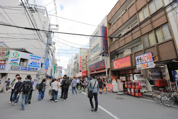 Denden Town Nipponbashi cadde boyunca alandır. 