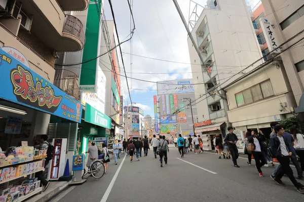 Denden Town Nipponbashi cadde boyunca alandır. 
