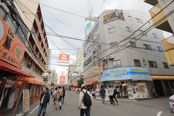 Denden Town Nipponbashi cadde boyunca alandır. 
