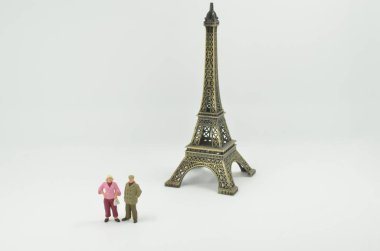 Ölçeğin Kulesi Paris ile olan rakam 