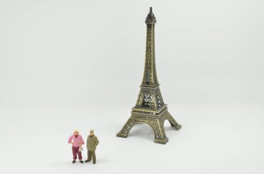 Ölçeğin Kulesi Paris ile olan rakam 
