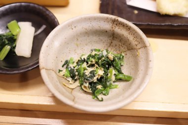 restoranda Japon yemekleri kümesi