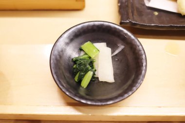 restoranda Japon yemekleri kümesi