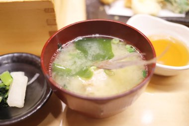 restoranda Japon yemekleri kümesi