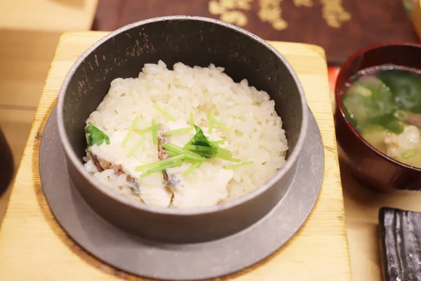 restoranda Japon yemekleri kümesi